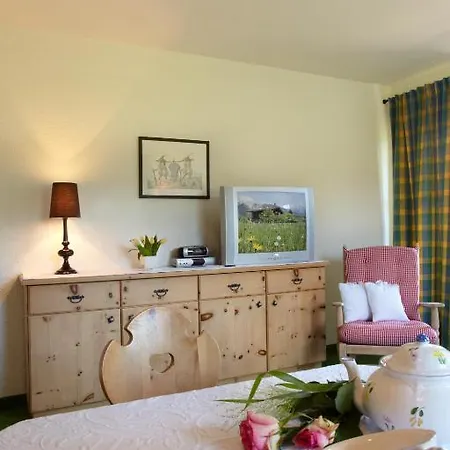 Schwarz Appartement Mieming